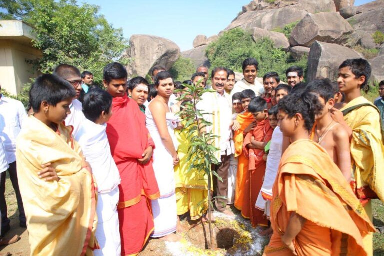 మొక్కలు నాటిన…చీఫ్ విప్ దాస్యం