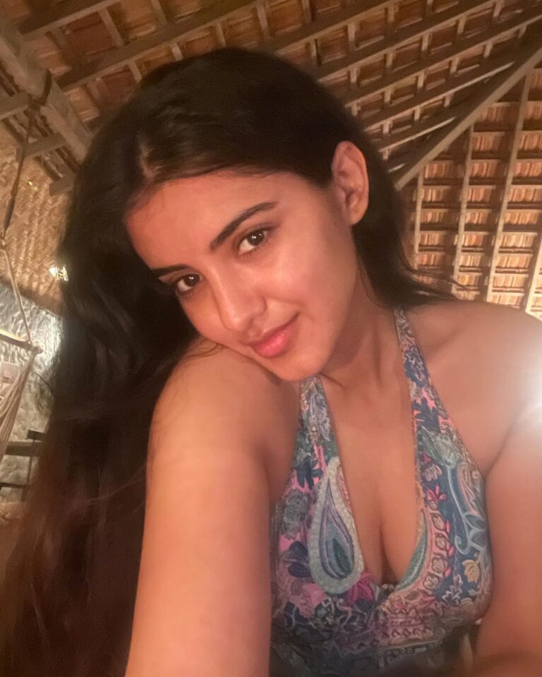 Malvika Sharma Beautiful pics