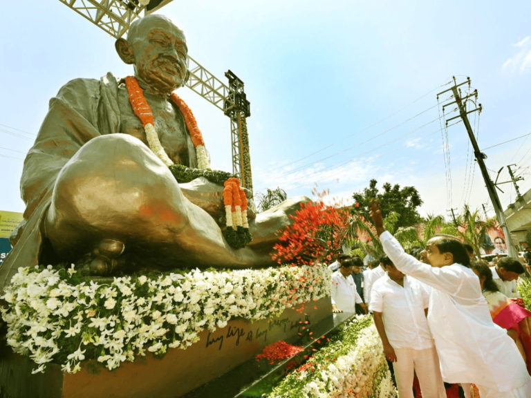 ఈ దేశానికి దిక్సూచి…గాంధీ
