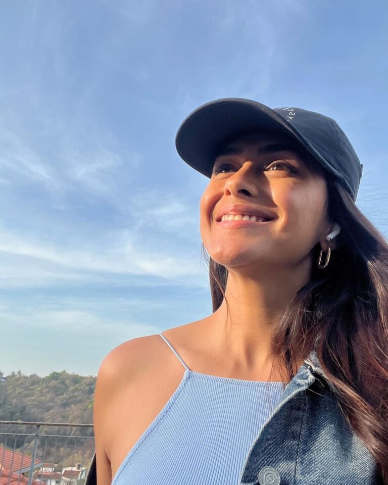 latest pictures of #MrunalThakur