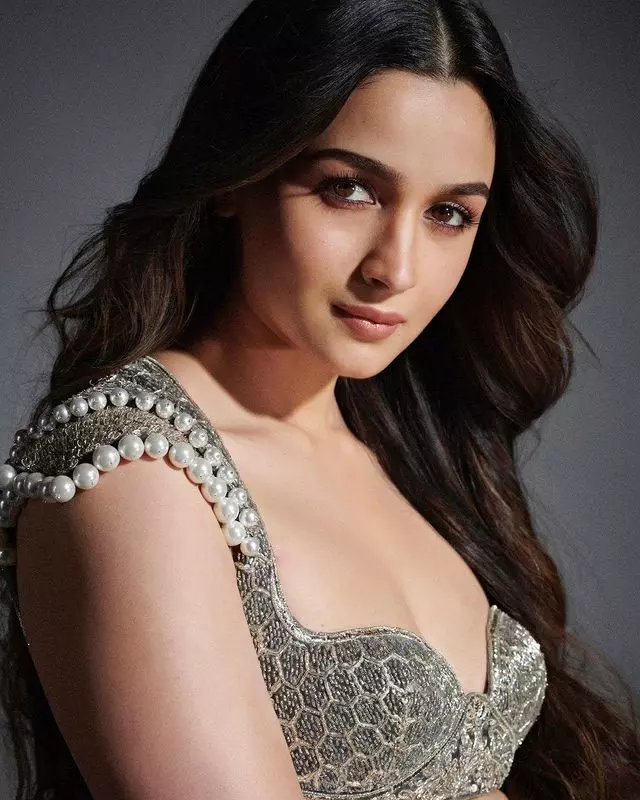 Alia Bhatt Stunning Looks