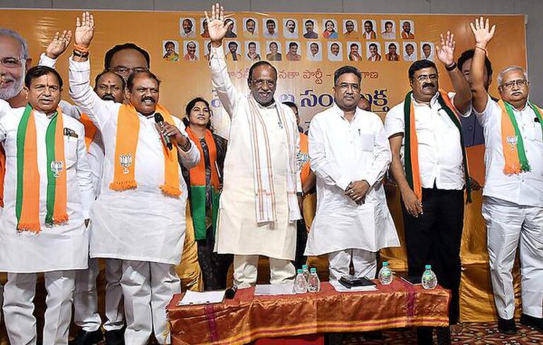 కమలంలో ” గ్రూప్ వార్ “..!