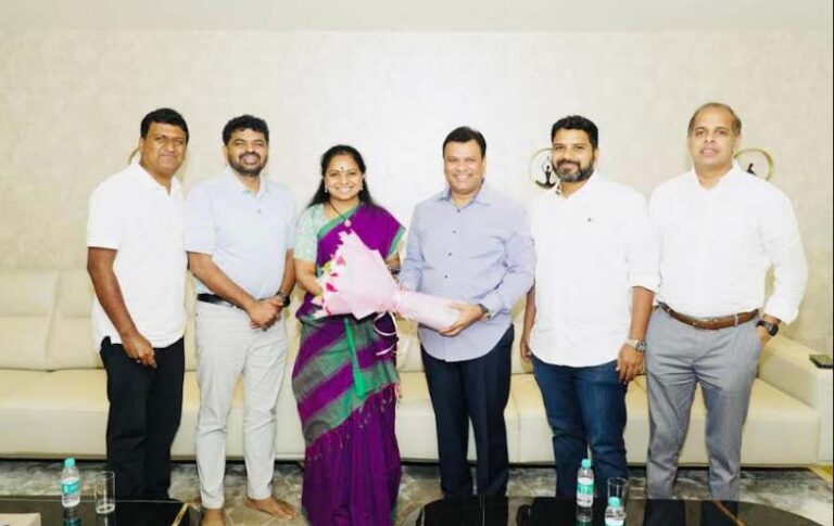 ఎమ్మెల్సీ కవితతో ఎన్నారైల బృందం భేటీ