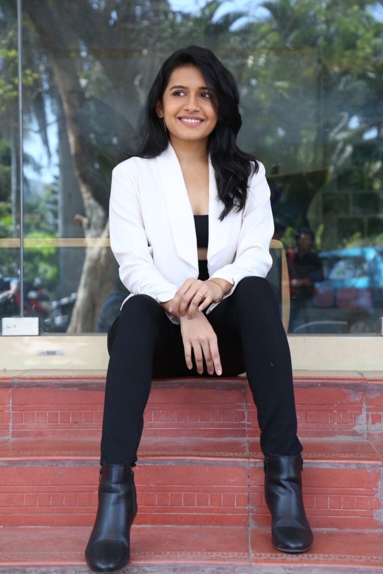 Samyuktha Viswanathan Pics Latest