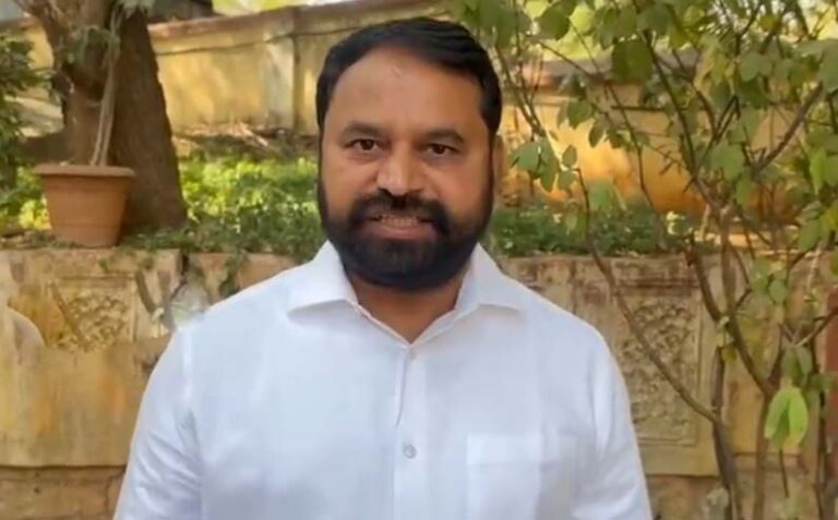 కేంద్ర మంత్రి బండిపై అద్దంకి దయాకర్ ఫైర్