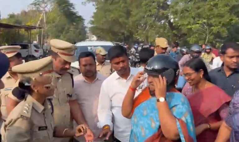 ట్రాఫిక్ రూల్స్ పాటించండి: సీతక్క