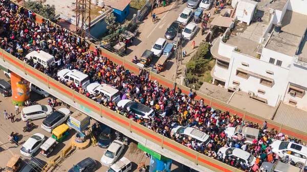 మహా కుంభమేళాలో తగ్గని ట్రాఫిక్ రద్దీ..