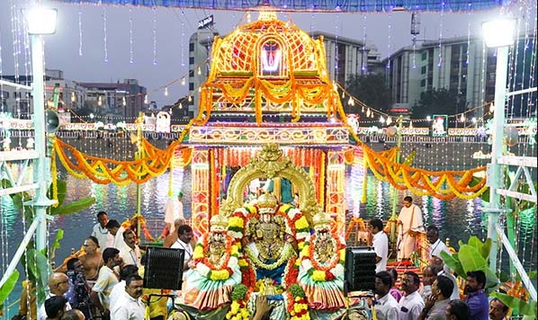 TTD:తెప్ప‌పై భూదేవి స‌మేత గోవింద‌రాజ‌స్వామి