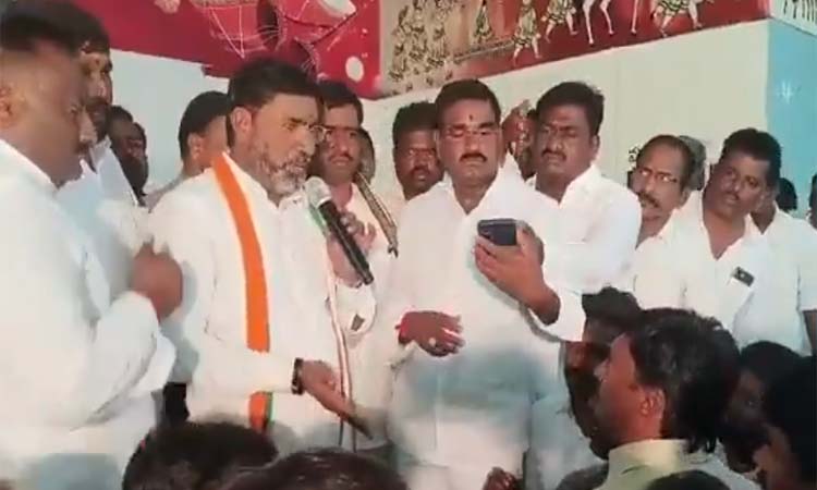 కాంగ్రెస్ పార్టీలో భగ్గుమన్న వర్గపోరు