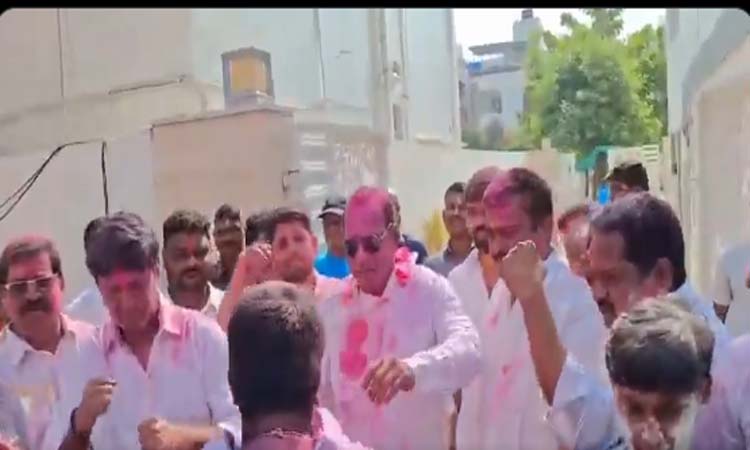 హోళీ వేడుకల్లో మల్లారెడ్డి..డ్యాన్స్‌ అదుర్స్!