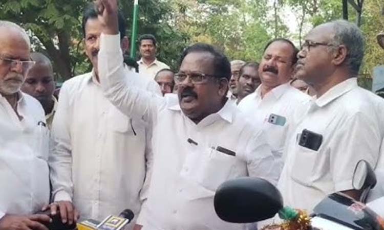 ప్రభుత్వ బెదిరింపులకు భయపడం:ఆర్టీసీ కార్మికులు