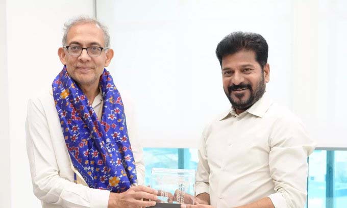 సీఎం రేవంత్‌తో అభిజిత్ బెనర్జీ భేటీ