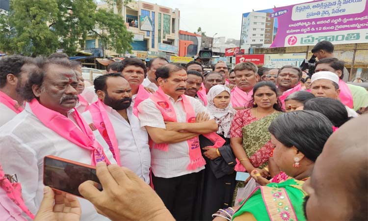 కార్మికులకు అండ‌గా ఉద్య‌మిస్తాం:దాస్యం