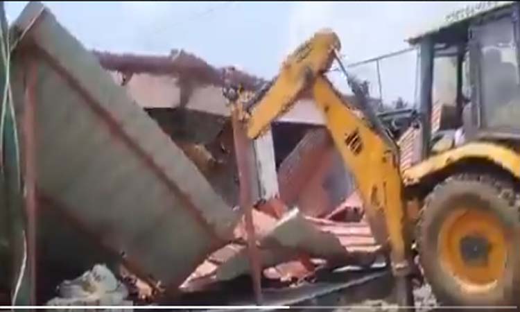 హయత్ నగర్‌లో GHMC కూల్చివేతలు