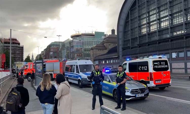 జర్మనీలో దారుణం.. 17 మందిపై కత్తిపోట్లు!