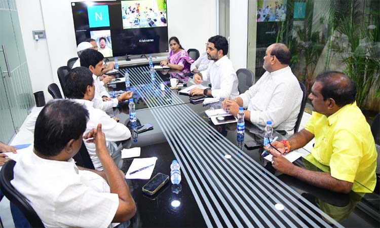 మంత్రులు, పార్టీ సీనియర్లతో లోకేష్ భేటీ