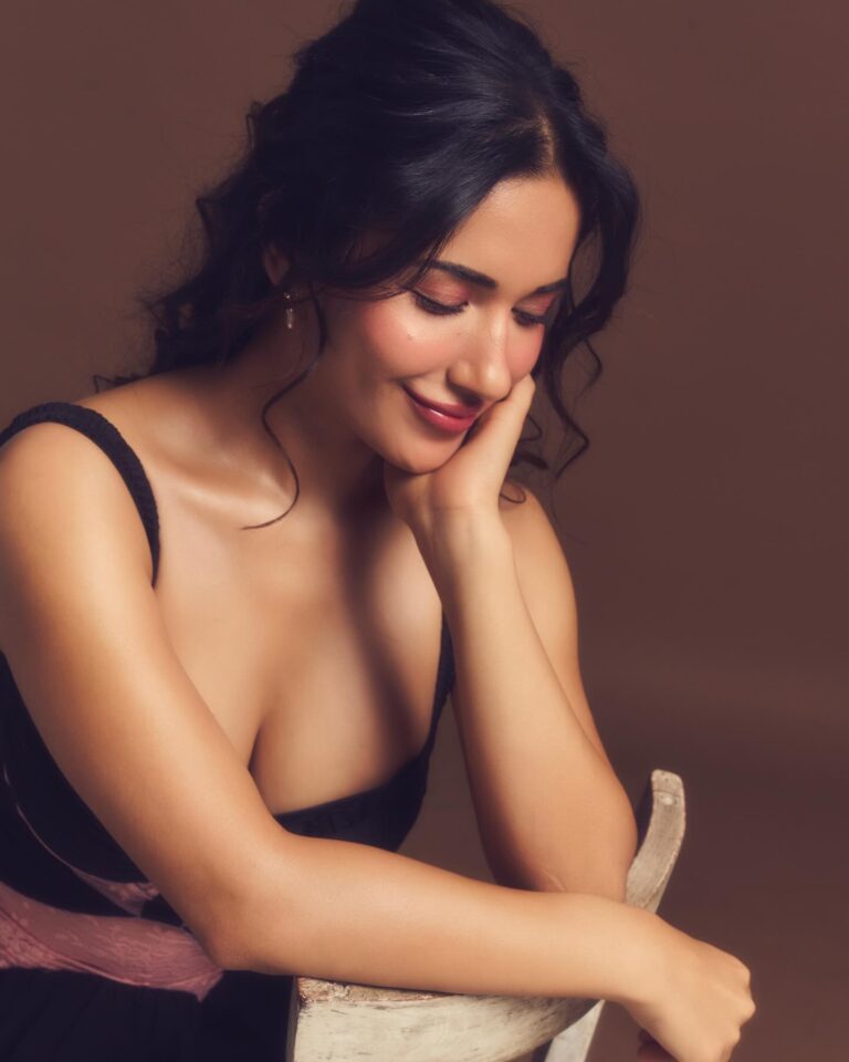 Ruhani Sharma Pics Latest