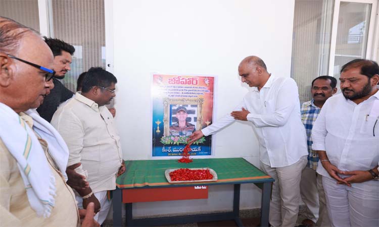 జవాన్‌ మురళి నాయక్‌కు హరీష్‌ నివాళి