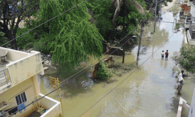 వీడియోలు..నీట మునిగిన బెంగళూరు