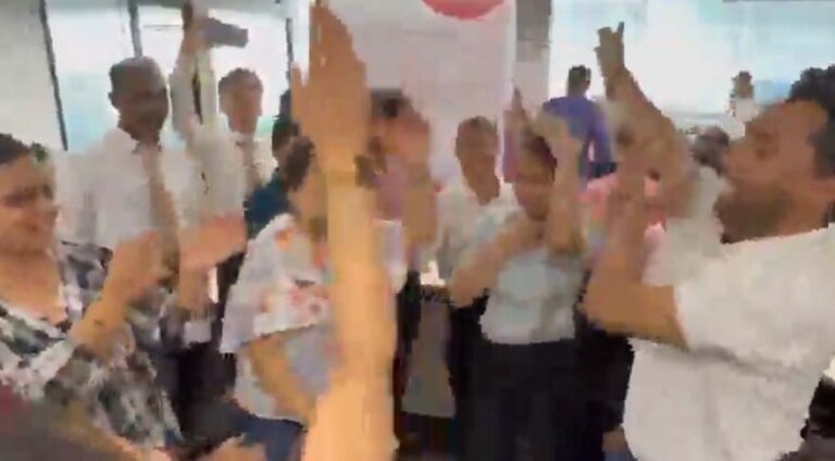 ఎయిర్ ఇండియా ఆఫీస్‌లో పార్టీ..ఉద్యోగుల డిస్మిస్