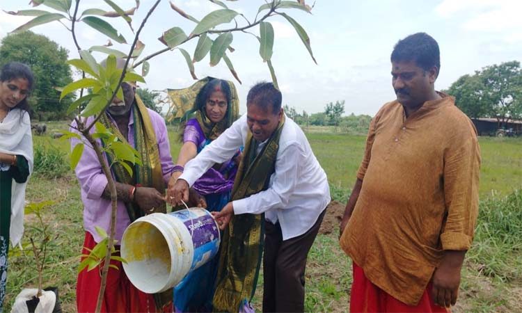 GIC:హరితసేనలో ఆలయ అర్చకులు