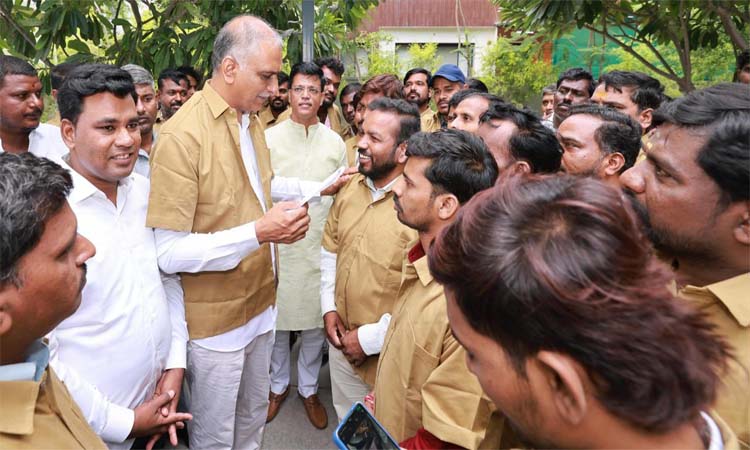 ఆటో కార్మికుల ఆత్మహత్యలు..ప్రభుత్వ హత్యలే!