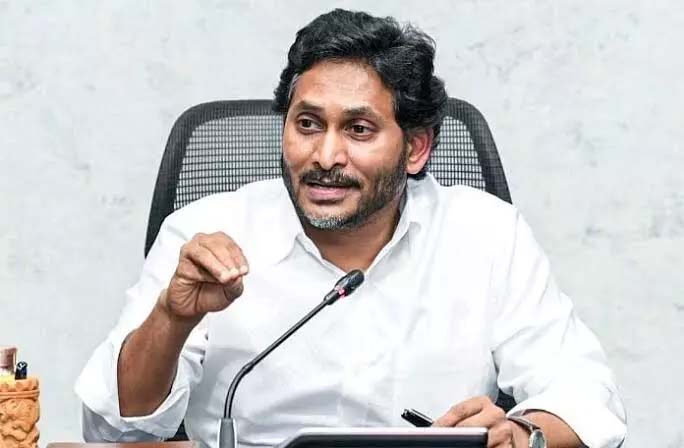 కేసులు ఉంటే నడిరోడ్డుపై కొట్టేస్తారా..?