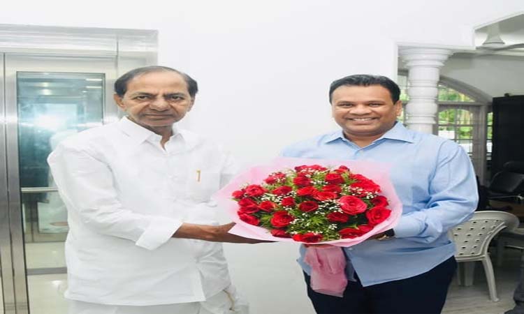 కేసీఆర్‌తో మహేష్ బిగాల భేటీ
