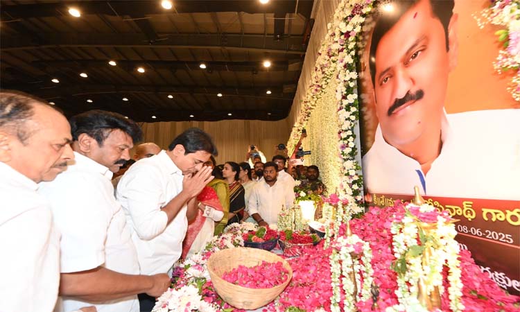 మాగంటికి కేటీఆర్ ఘన నివాళి