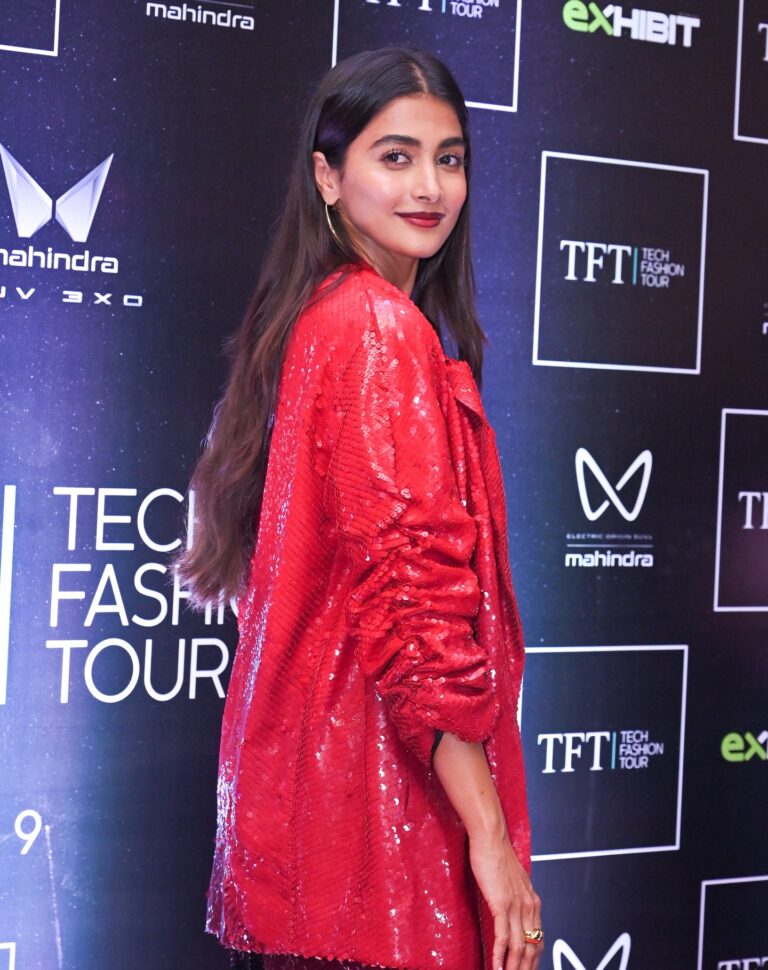 Pooja Hegde stunning in Red