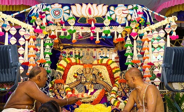 TTD:ముత్య‌పుపందిరి వాహనంపై గోవిందుడు