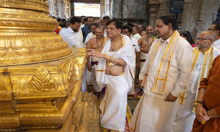 శ్రీవారిని దర్శించుకున్న కేంద్రమంత్రి