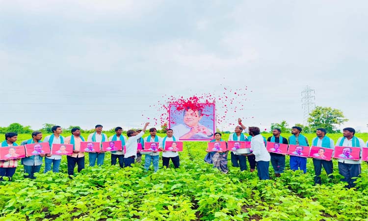 ముఖ్రా (కె)లో కేటీఆర్ బర్త్ డే వేడుకలు