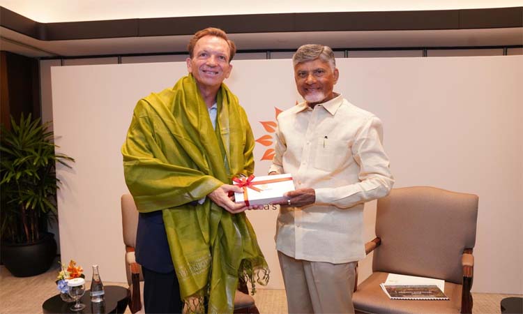 కెపిటాల్యాండ్ ప్రతినిధులతో చంద్రబాబు