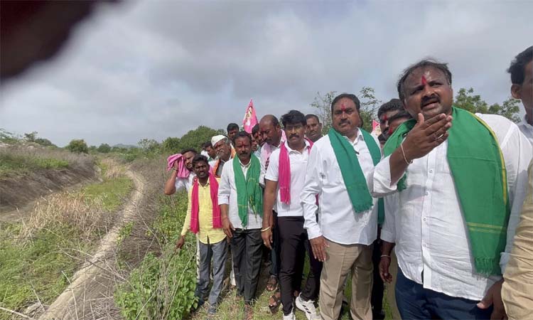 రైతులను ఆగం చేస్తున్న కాంగ్రెస్:ఎర్రబెల్లి