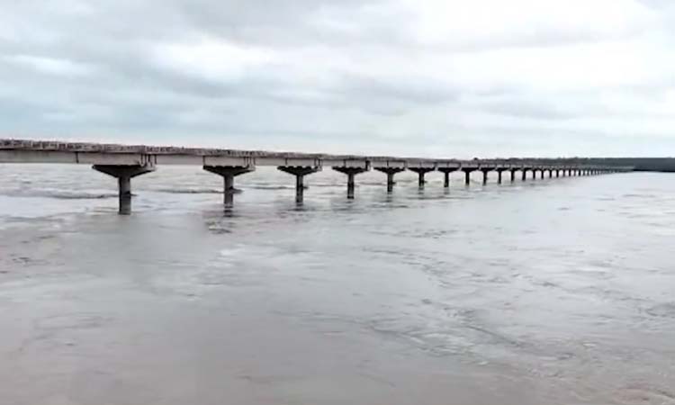 గోదావరికి పోటెత్తిన వరద..విహార యాత్రకు బ్రేక్