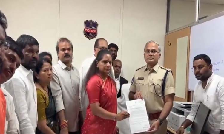 మల్లన్నపై పోలీసులకు ఫిర్యాదు