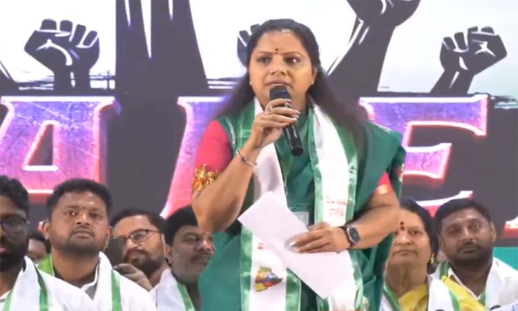 ఆంధ్రా సినిమాలను అడ్డుకున్నాం: కవిత