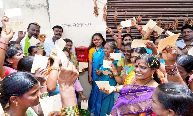 ఎమ్మెల్సీ కవిత పోస్టు కార్డుల ఉద్యమం