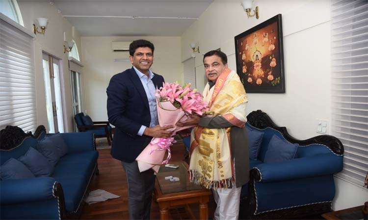 గడ్కరీతో పెమ్మసాని భేటీ