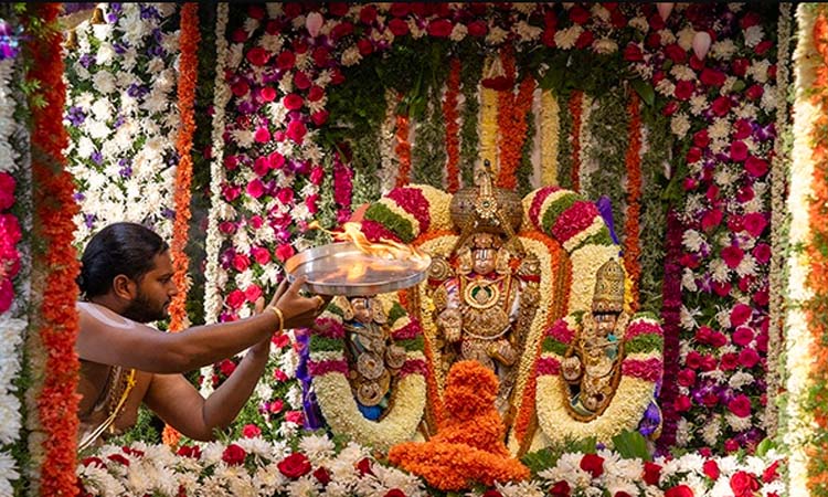 TTD:శోభాయమానంగా పుష్పపల్లకీ సేవ