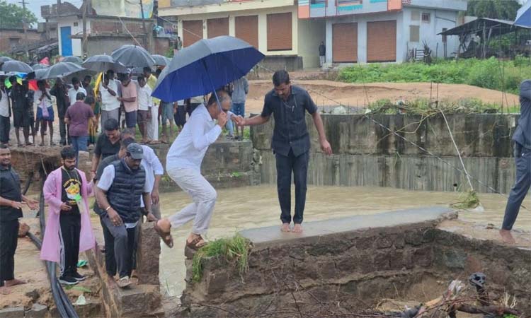 నిద్రమత్తులో కాంగ్రెస్ నేతలు..హరీష్ ఫైర్