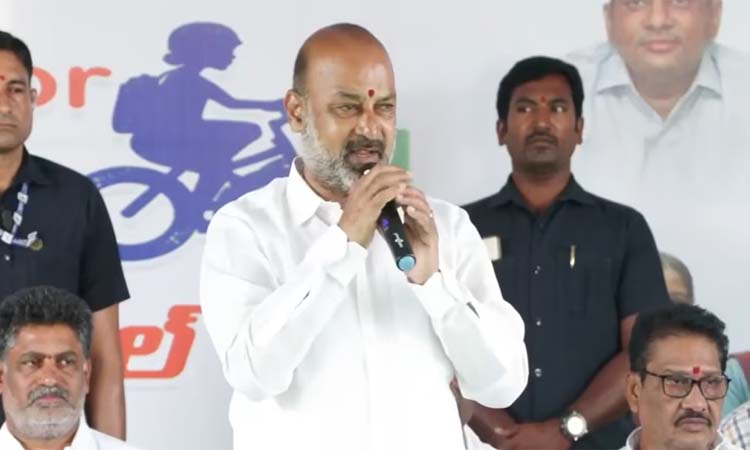 ముస్లిం రిజర్వేషన్లకు వ్యతిరేకం: బండి సంజయ్