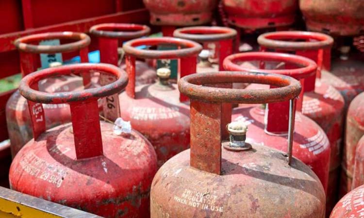 Gas Price:తగ్గిన గ్యాస్ సిలిండర్ ధర