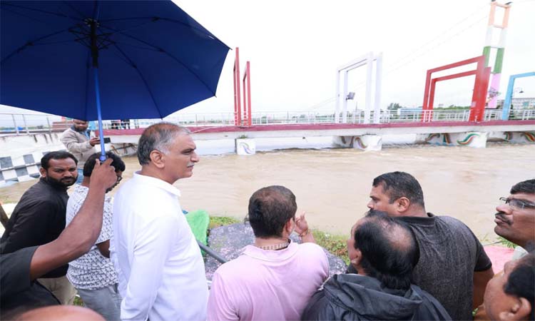 నాలాలు కబ్జా చేసి..బాధపడితే ఎలా?