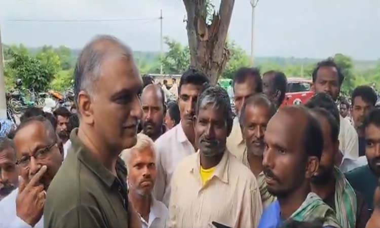 యూరియా కోసం రైతుల తిప్పలు