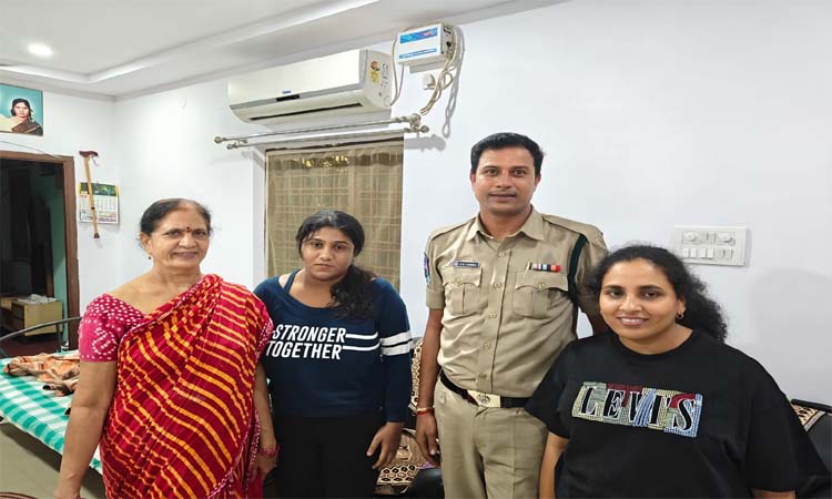 కానిస్టేబుల్‌పై ప్రశంసల జల్లు