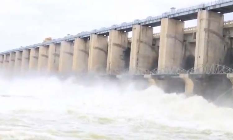 జూరాలకు పోటెత్తిన వరద