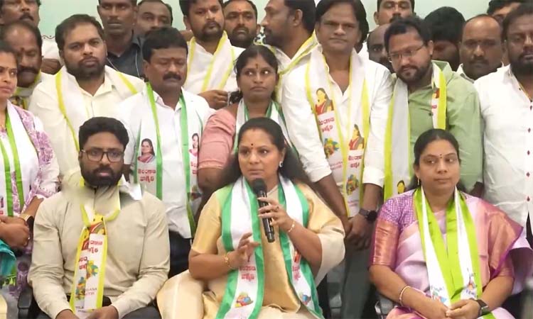 బీసీలను మోసం చేస్తున్న బీజేపీ: కవిత