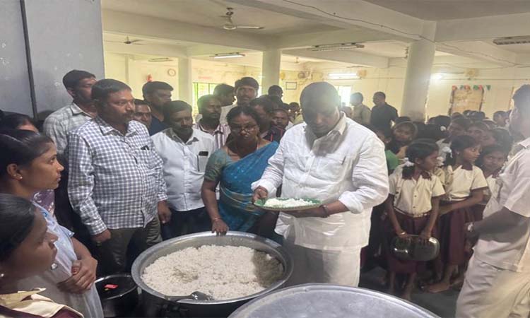 గురుకులాల్లో దొడ్డు బియ్యంతో భోజనమా?